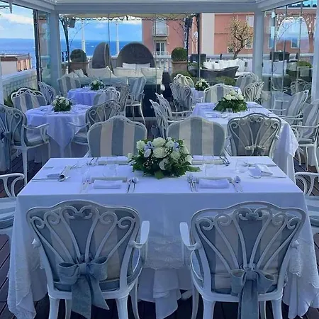 Italia Palace