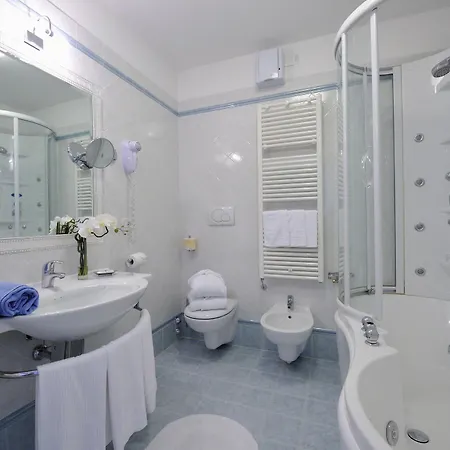 Italia Palace 4*
