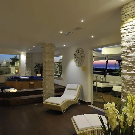 Italia Palace 4*